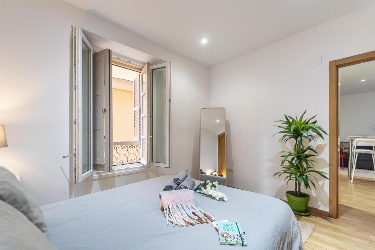 Mitjana Plaza Malaga Center Apartment Ngoại thất bức ảnh